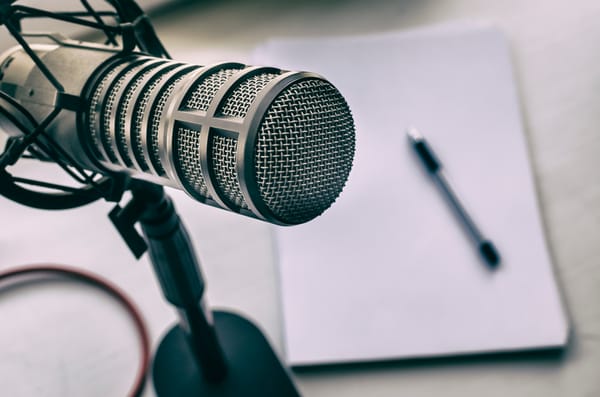 A Guide to Choosing the Right Microphone for Podcasting