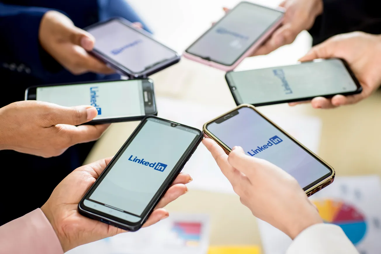 How Podcasters Can Grow Their Show Page Followers Using LinkedIn